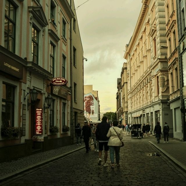 Riga’s Old Town Alleys — Where Time Slows Down 🕰️🌸