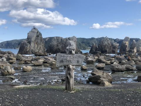 自然が生んだ巨大な芸術！串本「橋杭岩」の圧倒的スケール | Trip.com 串本