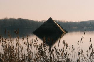 Pyramide de l’Axe Majeur — A Stunning Urban Landmark in Cergy