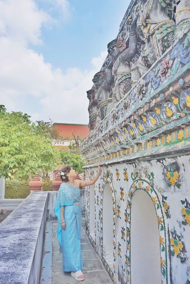 【Travel around the 🌍 world】Bangkok, Thailand 🇹🇭. Photoshoot in Thai costume at the Arun Temple