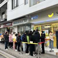 行列店が軒を連ねるグルメストリート「十全街」