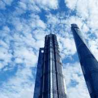 上海東方明珠塔外表探秘：鑲嵌在城市天際線的璀璨明珠