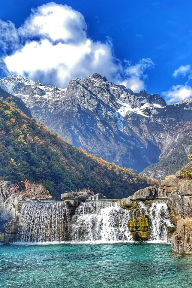 Blue Moon Valley under the Jade Dragon Mountain