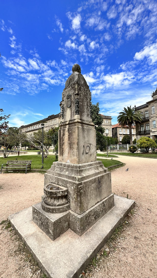 獻給政治家愛德華多·維森蒂的紀念碑Monumento a V