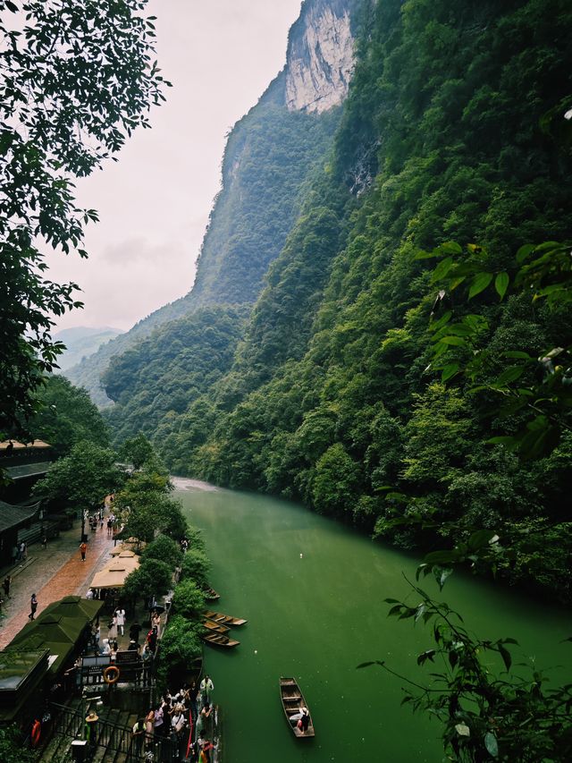 “想你的風還是吹倒了屏山”，恩施以峽谷而出名，讓我印象最為深刻的無疑就是屏山大峽谷