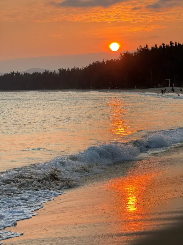 Checking in at Haitang Bay, Sanya, to admire the sunset!