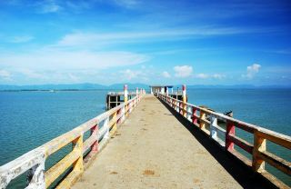 Waiting for a boat that may or may not come to the depths of the Indian Ocean