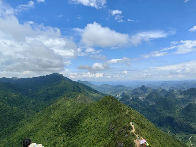 穿越英德莫六公山，行走山脊線賞峰林