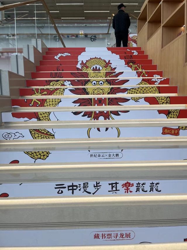 低頭看書，抬頭看湖：朵雲書院滴水湖店