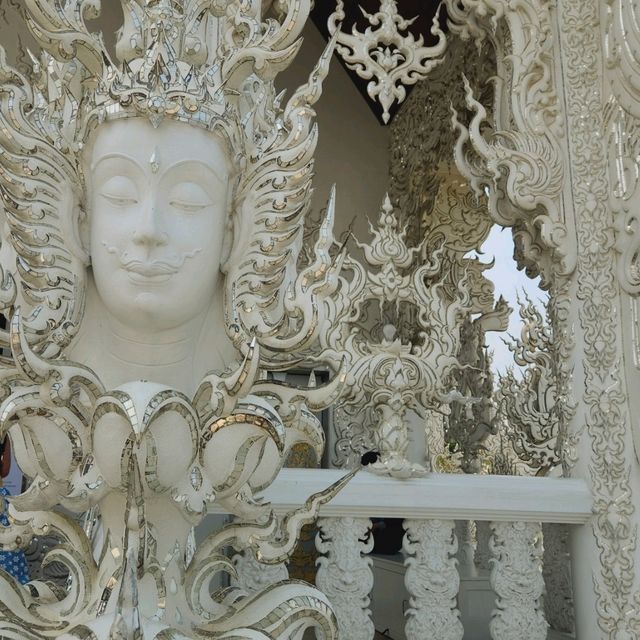 The White Temple Chiang Rai :A Mesmerizing Architectural Masterpiece  