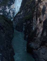 世界這本書又多讀了一頁虎跳峽
