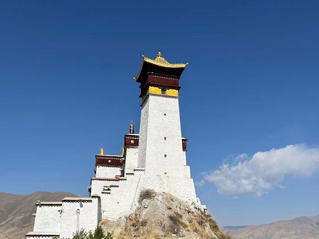 在西藏遊覽了一座比布達拉宮更早的宮殿，距今2000多年了