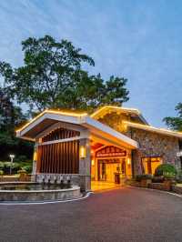 🌿🏞️ Guizhou's Hidden Gem: Huangguoshu Qishouju Hotel 🛌💐