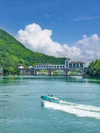 我宣佈富陽嘅山水就係一幅現實版嘅富春山居圖|。