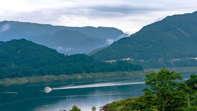 瓦屋山賞秋門票免費啦！