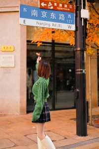 上海外灘賞楓葉快要紅了！！很有氛圍。