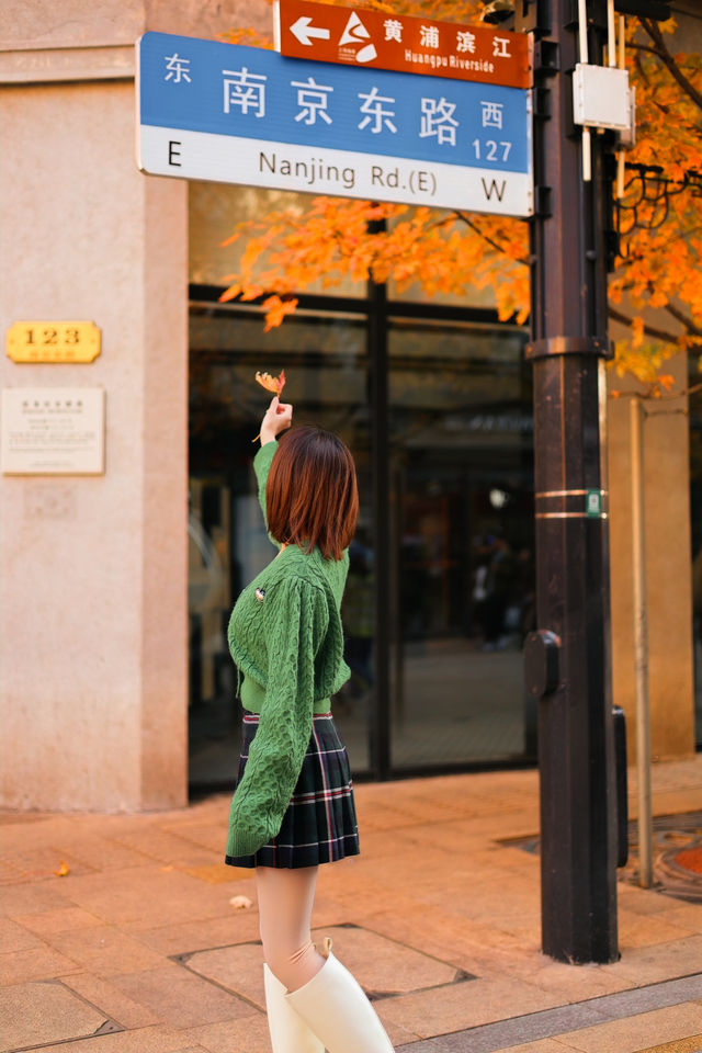 上海外灘賞楓葉快要紅了！！很有氛圍。