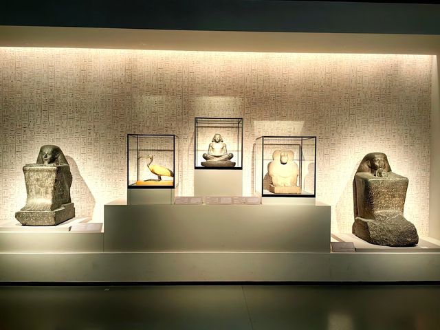 金字塔之巔——上博「對話世界」之四。