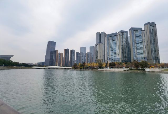 陰天無濾鏡直出，Cityride 從錦繡街到錦江邊