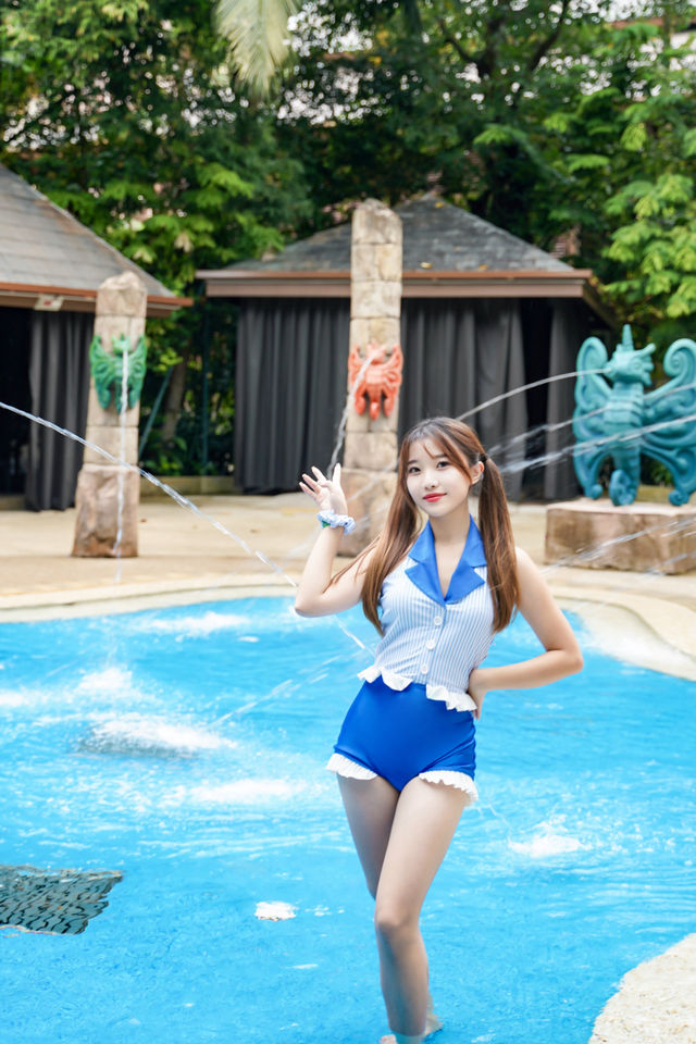 不愧是新加坡可以浮潛餵魟魚的水上樂園