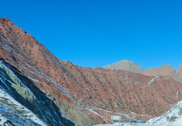 冬日聖境：呼圖壁的山