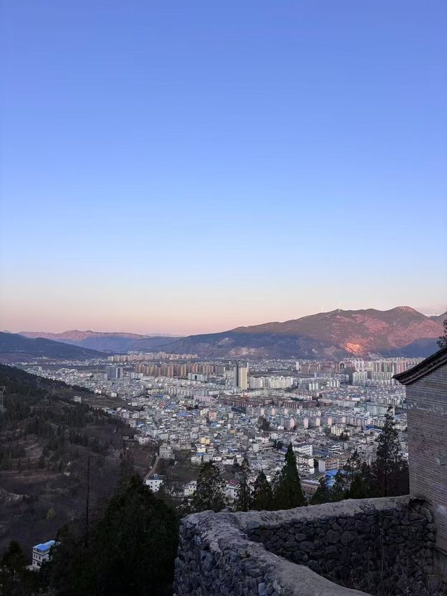 會澤金鐘山日落之旅：邂逅一場城市的溫柔暮色
