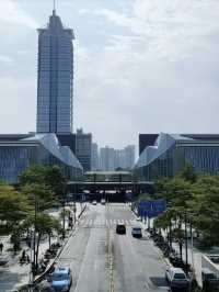 現代與自然的融合——深圳市民中心與甘坑古鎮