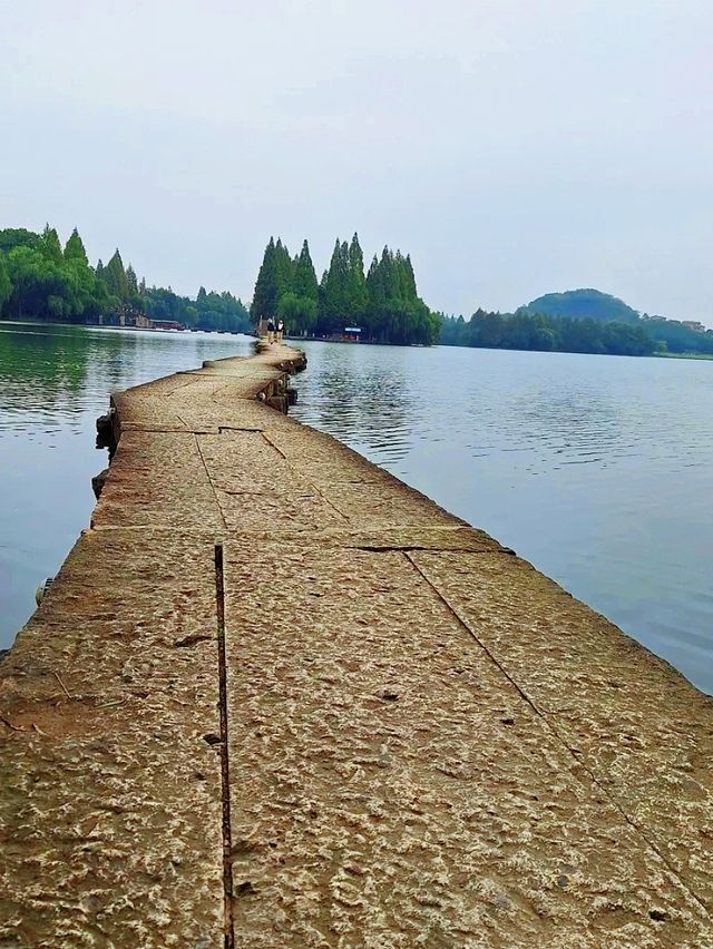 烏篷船、石佛、魯迅筆下小鎮，都在柯岩