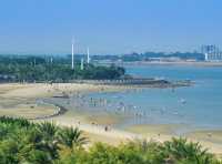 湛江金沙灣 不用離開城市，就能擁抱陽光沙灘！ 1.5公里濱海步道，椰林樹影，適合散步/騎行  沿途設