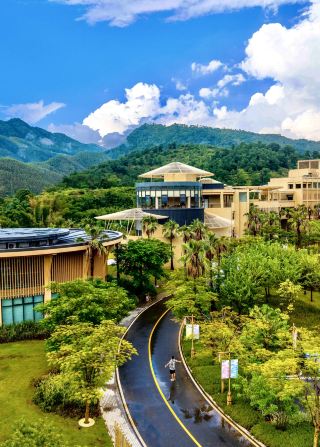 Not losing to Guilin… Xinyi, do you have something on your mind? Such a beautiful place deserves more promotion