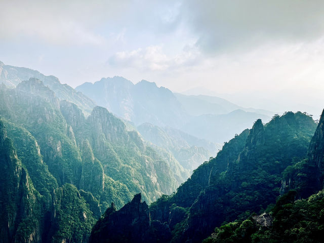 Escape in the beauty of Huangshan 