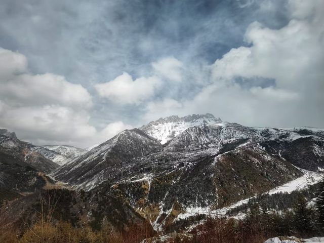 冒雪勇闖金沙馬蹄灣梅里十三峰，我畫給你看！