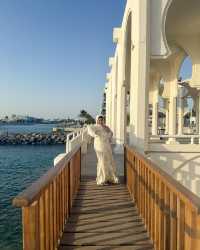 Di Kota Ini, Laut Merah adalah Jiwa yang Bernyanyi 🌊🎶