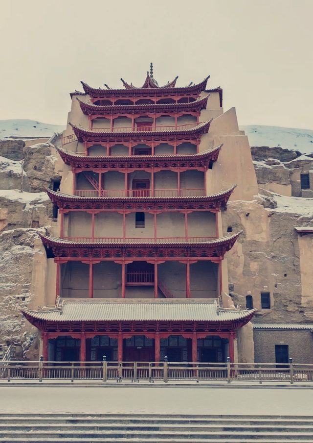 雪山下的千年古城也太震撼了吧！