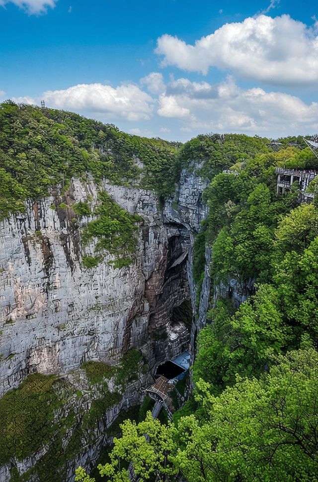 **天門山全攻略|99道彎公路+999級天梯+穿越雲霧的纜車** **三大必玩王炸組合**1 **天門山全攻略|99道彎公路+999級天梯+穿越雲霧的纜車** **三大必玩王炸組合**1