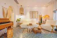 迪士尼旁絕美洞窟民宿!星空天窗+免費接送,拍照根本停不下來