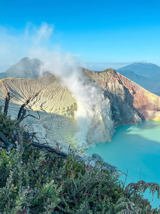 Volcanic Adventure in Surabaya, Indonesia | Waking Up on the Edge of Earth’s “Doomsday”