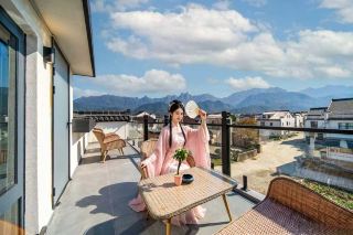 窓を開ければ山と仏が見える｜九華山祈福民宿