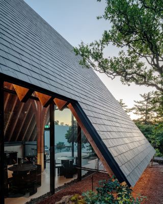 I'd give this coffee shop in Jeju Island a very high rating for its aesthetics.