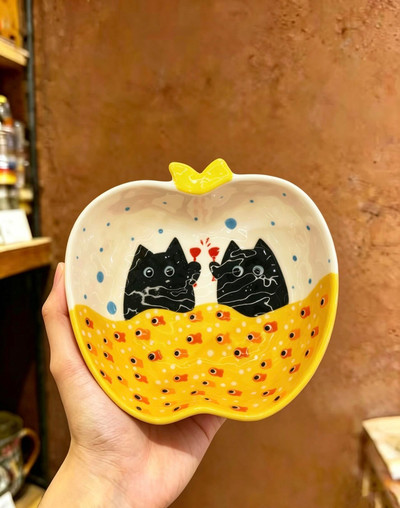 The aesthetics of porcelain plates from the Imperial Kiln Factory