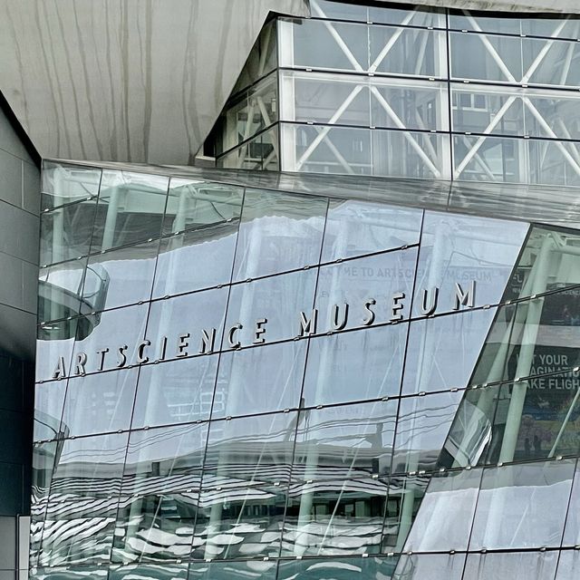 (シンガポール) アートサイエンス　ミュージアム