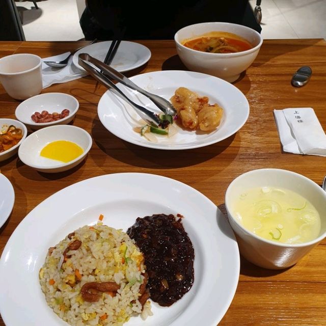 고급스러운 차이니즈레스토랑 상해루에서 점심코스