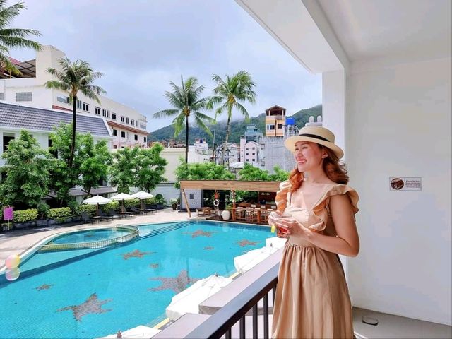 ที่พักสวยสไตล์ชิโนโปรตุกีสผสมผสานความร่วมสมัย
ใจกลางเมืองป่าตอง