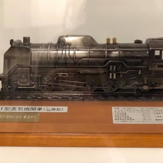 歐洲式建築‼️ 輕井澤觀光會館以其復古的木製外觀是前輕井澤購物街的象徵。 一樓的大廳是一個綜合資訊中心，提供有關城鎮的旅遊資訊並介紹住宿，並在散步和購物之間設有休息區。 在一樓的旅遊展😌代表性建築物
