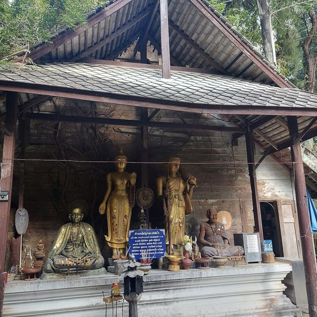 วัดแม่กำปอง วัดสวยท่ามกลางธรรมชาติที่ร่มรื่น
