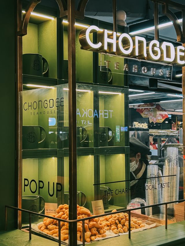 สเลอปี้ชาไทยปั่นที่ Chongdee teahouse เซนลาดฯ