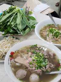 호치민 시내3군의 진한 고기육수 쌀국수 맛집 퍼호아파스퇴르