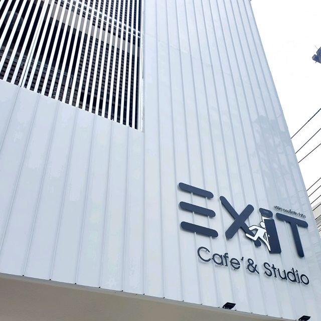 Exit cafe & studio 🖤🤍 Exit cafe & studio 🖤🤍