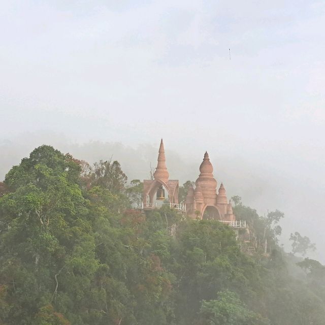 อุทยานธรรมเขานาในหลวง   จ.สุราษฎร์ธานี