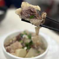 必食 惹味咖哩 配 軟腍肉嫩牛坑腩